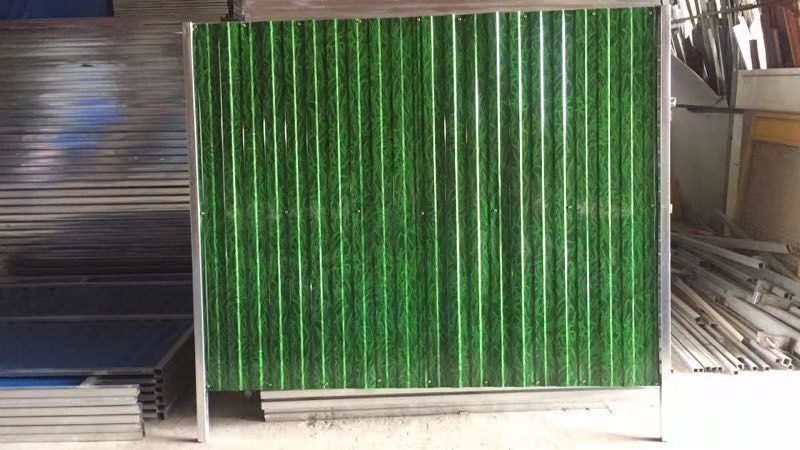 宝塔小草板面临时围挡